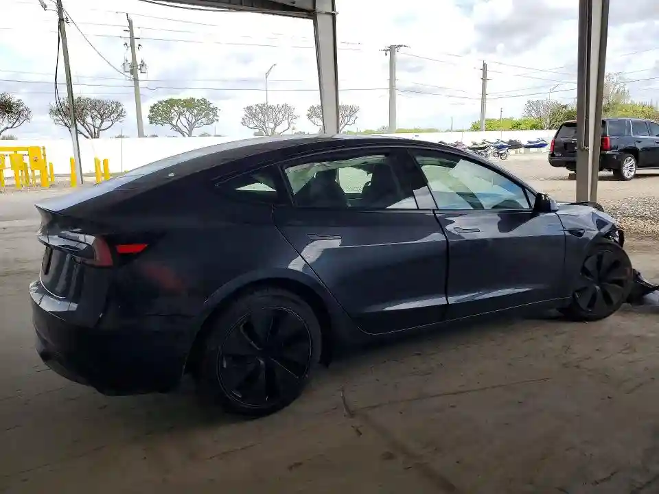 5YJ3E1EA0SF030111 2025 TESLA MODEL 3-2