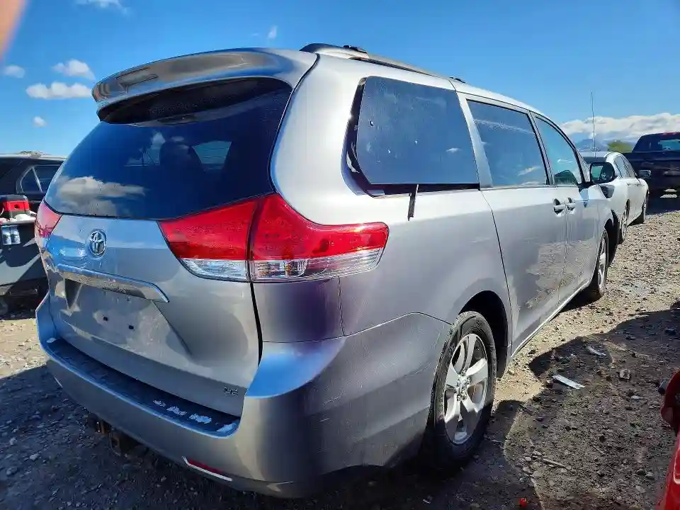 5TDKK3DC0BS091943 2011 TOYOTA SIENNA-2