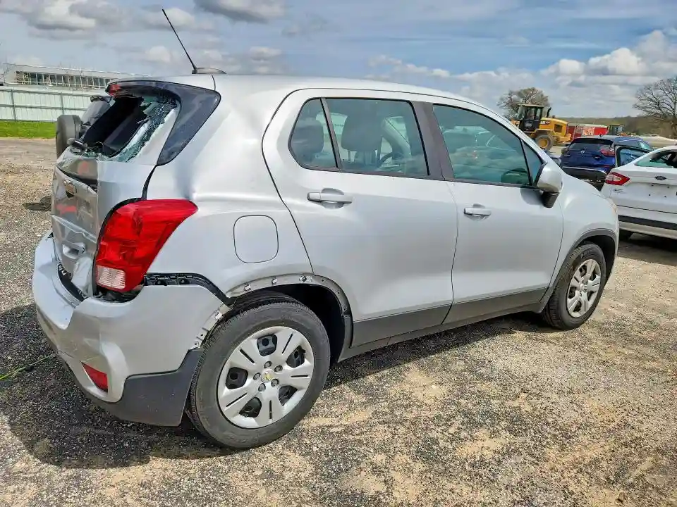 3GNCJKSB1JL165068 2018 CHEVROLET TRAX-2