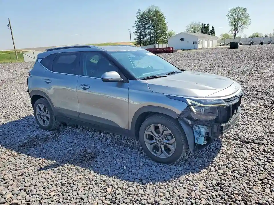 KNDEU2AA3R7495621 2024 KIA SELTOS-3