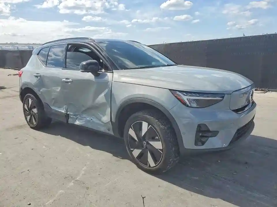 YV4EH3HL2R2238249 2024 VOLVO XC40-3