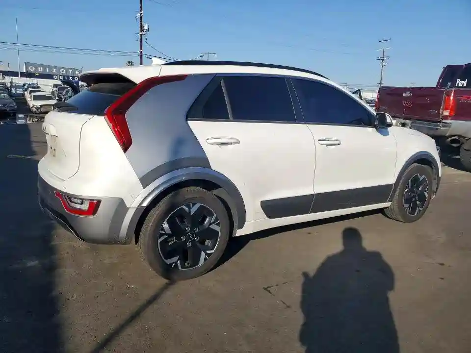 KNDCT3L16P5015447 2023 KIA-2
