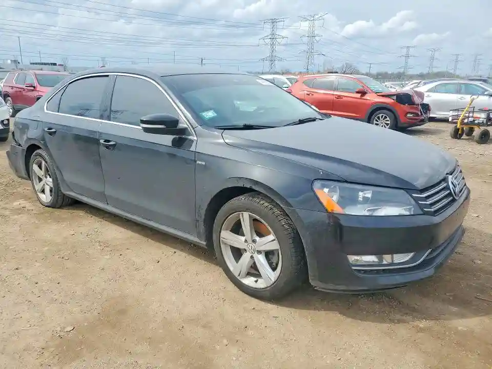 1VWAT7A3XFC123340 2015 VOLKSWAGEN PASSAT S-3
