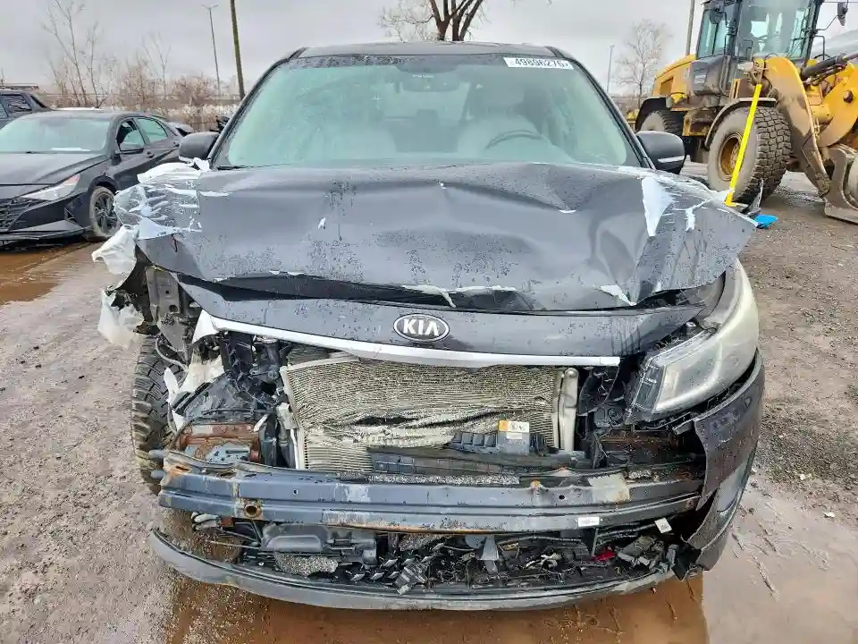 KNDMB5C15H6310974 2017 KIA SEDONA-4