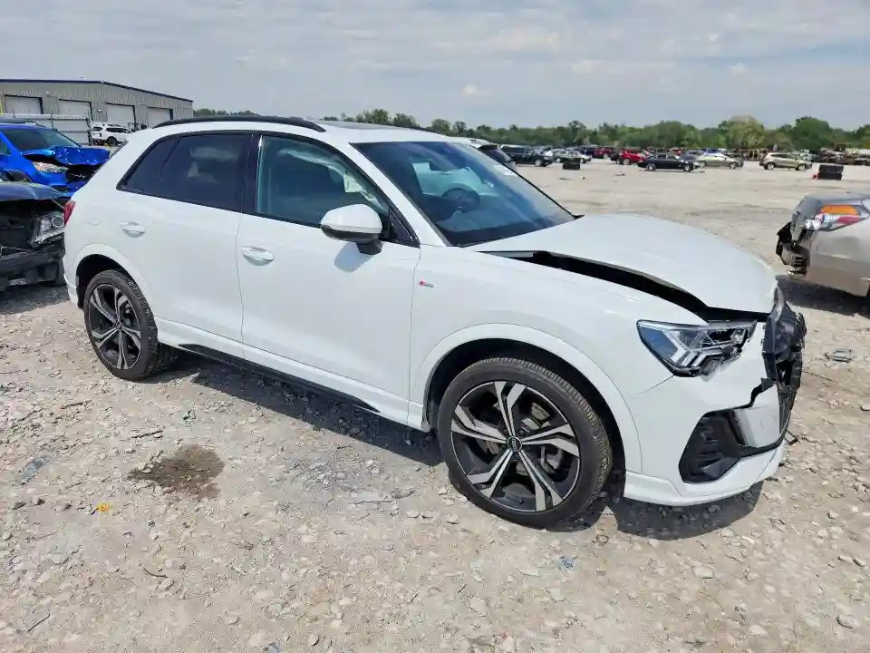 WA1EECF36P1020035 2023 AUDI Q3-3