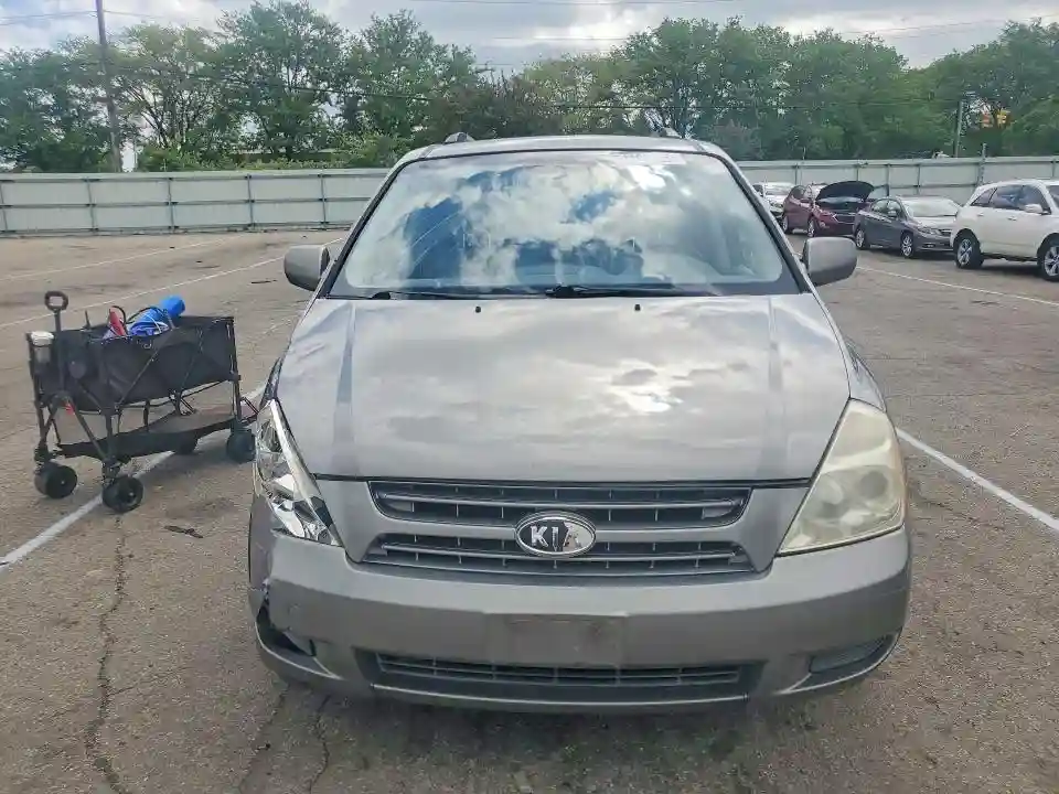 KNDMG4C35A6349003 2010 KIA SEDONA-4