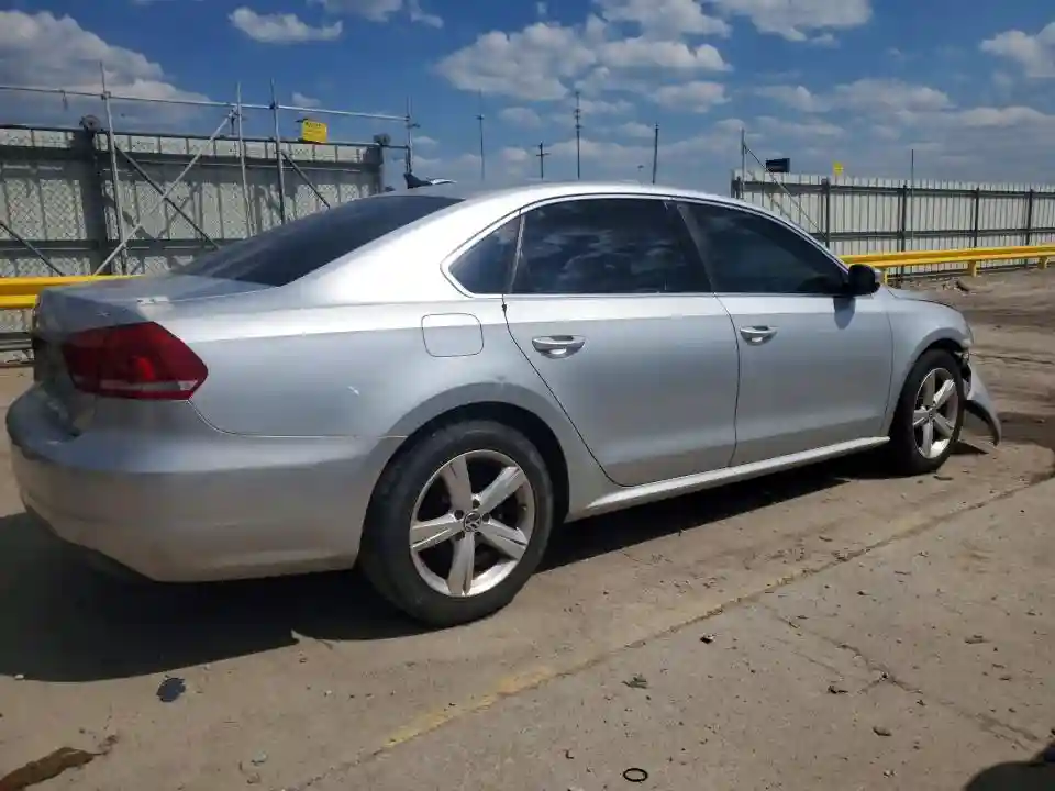 1VWBP7A30DC015931 2013 VOLKSWAGEN PASSAT-2
