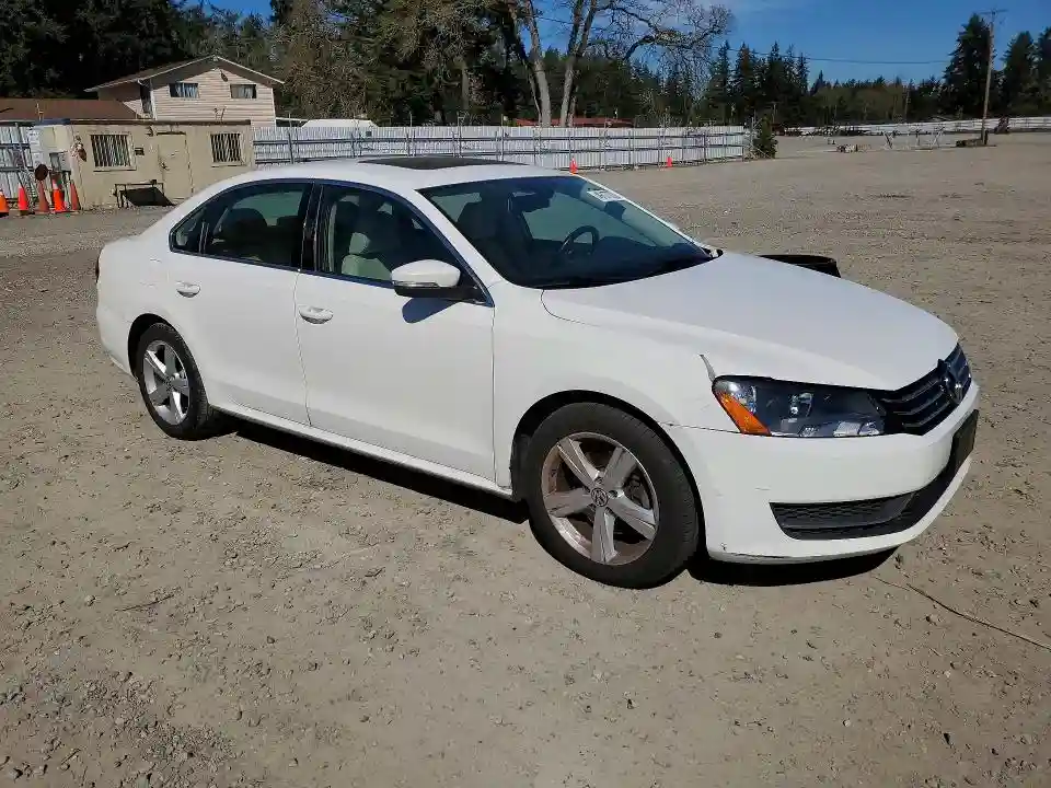 1VWBH7A36DC088489 2013 VOLKSWAGEN PASSAT-3