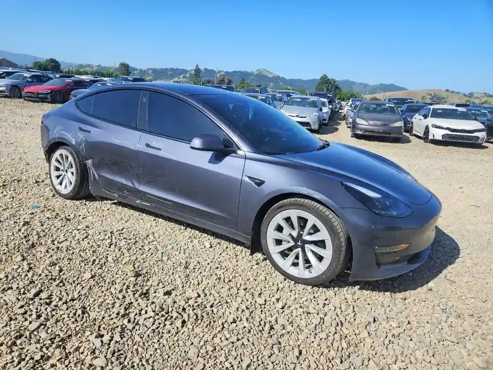 5YJ3E1EB0PF711871 2023 TESLA MODEL 3-3