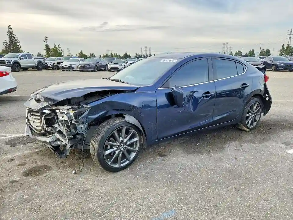 3MZBN1V35JM218238 2018 MAZDA 3-0