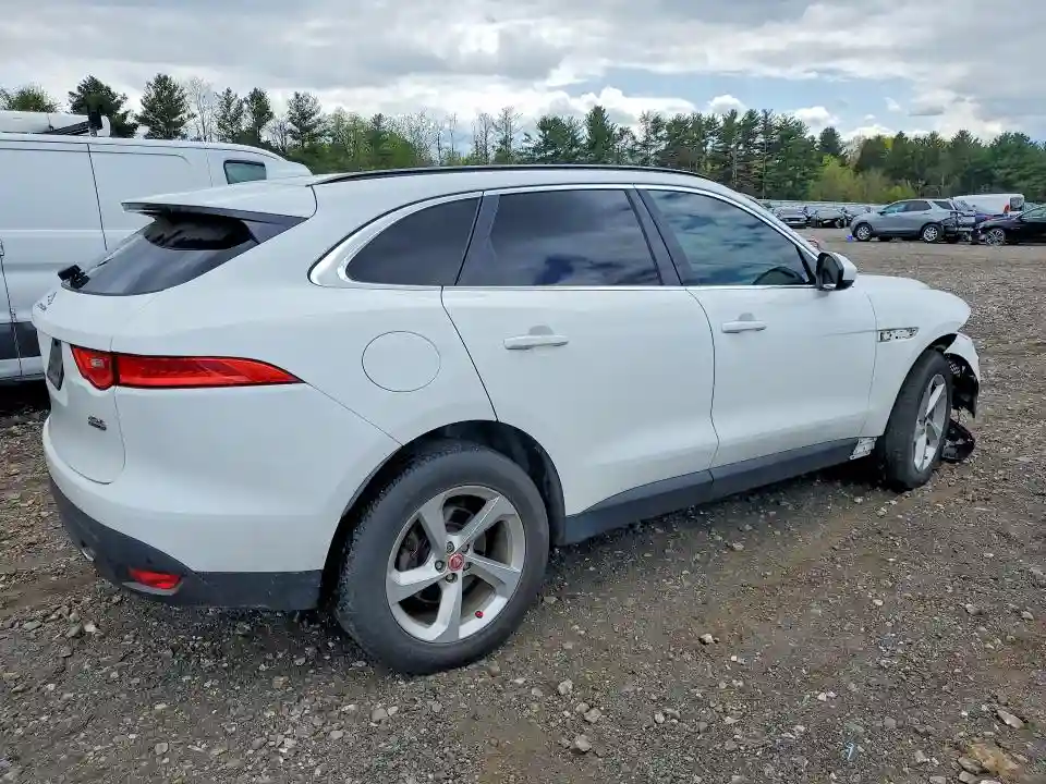 SADCJ2FX4KA356740 2019 JAGUAR F-PACE-2