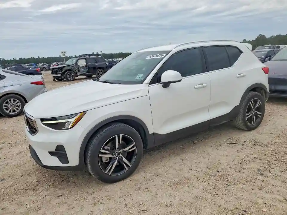 YV4L12UK8R2330629 2024 VOLVO XC40-0