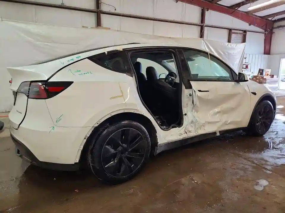 7SAYGDEEXRA307412 2024 TESLA MODEL Y-2
