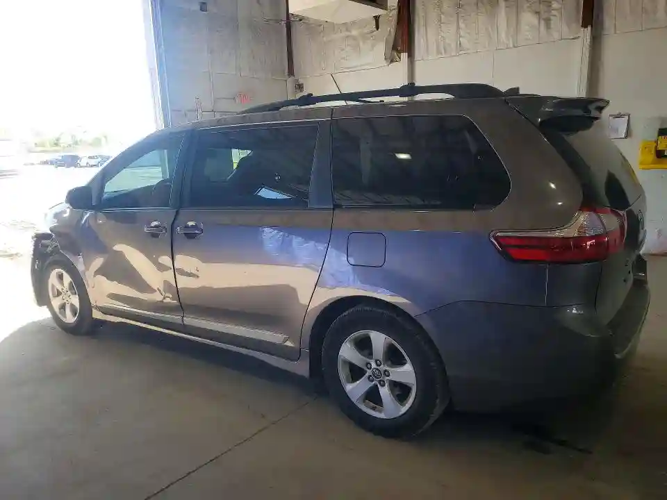 5TDKZ3DC0JS954461 2018 TOYOTA SIENNA-1