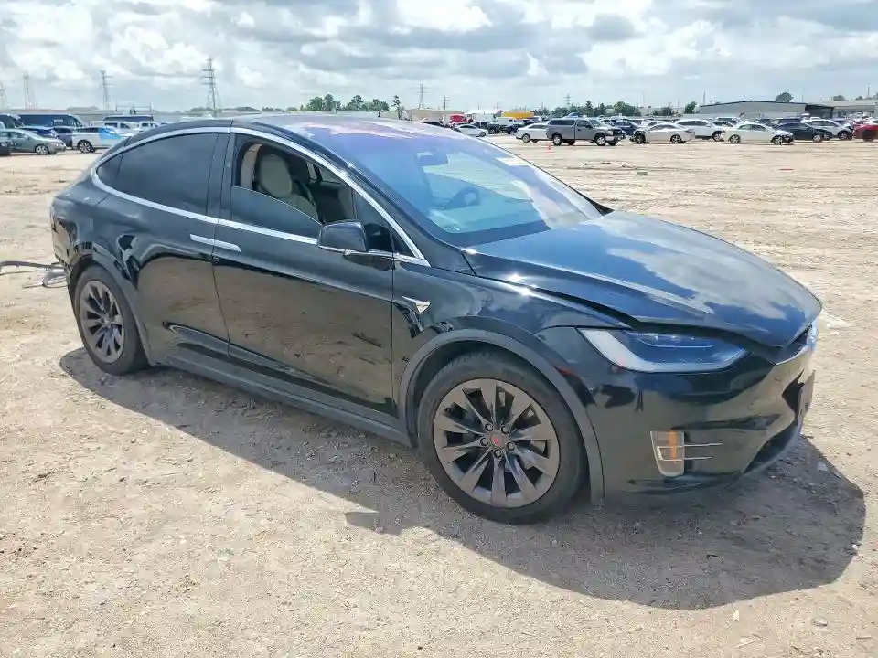 5YJXCBE29JF136366 2018 TESLA MODEL X-3