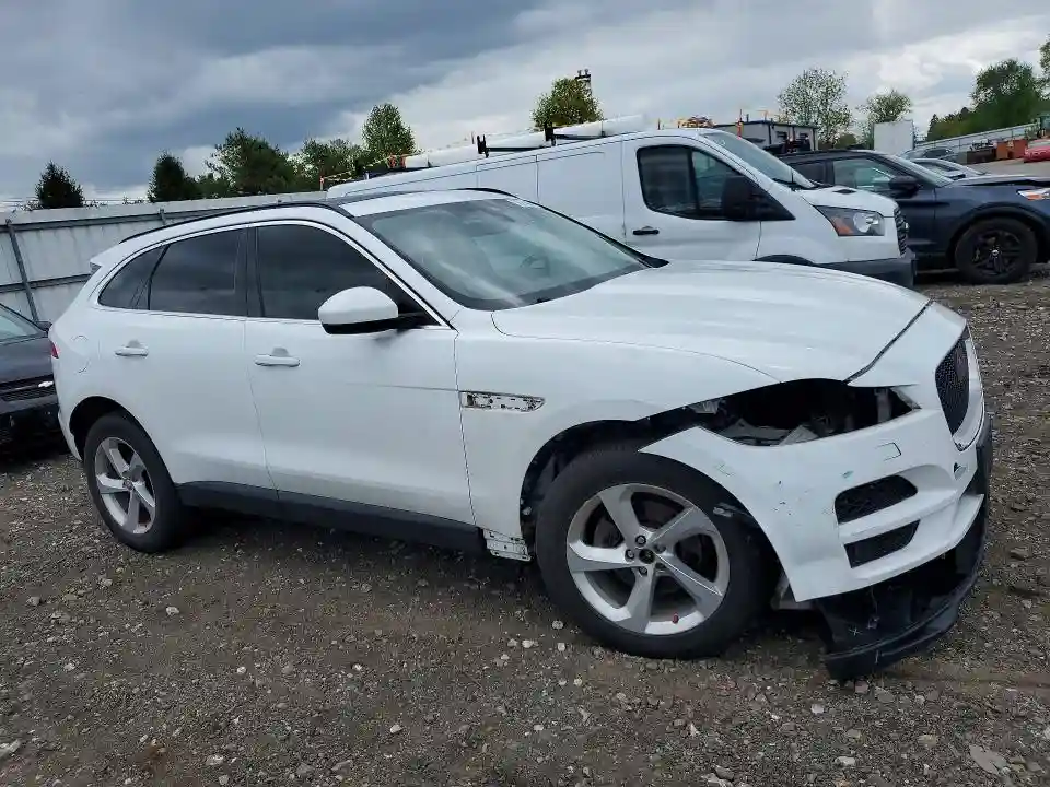 SADCJ2FX4KA356740 2019 JAGUAR F-PACE-3
