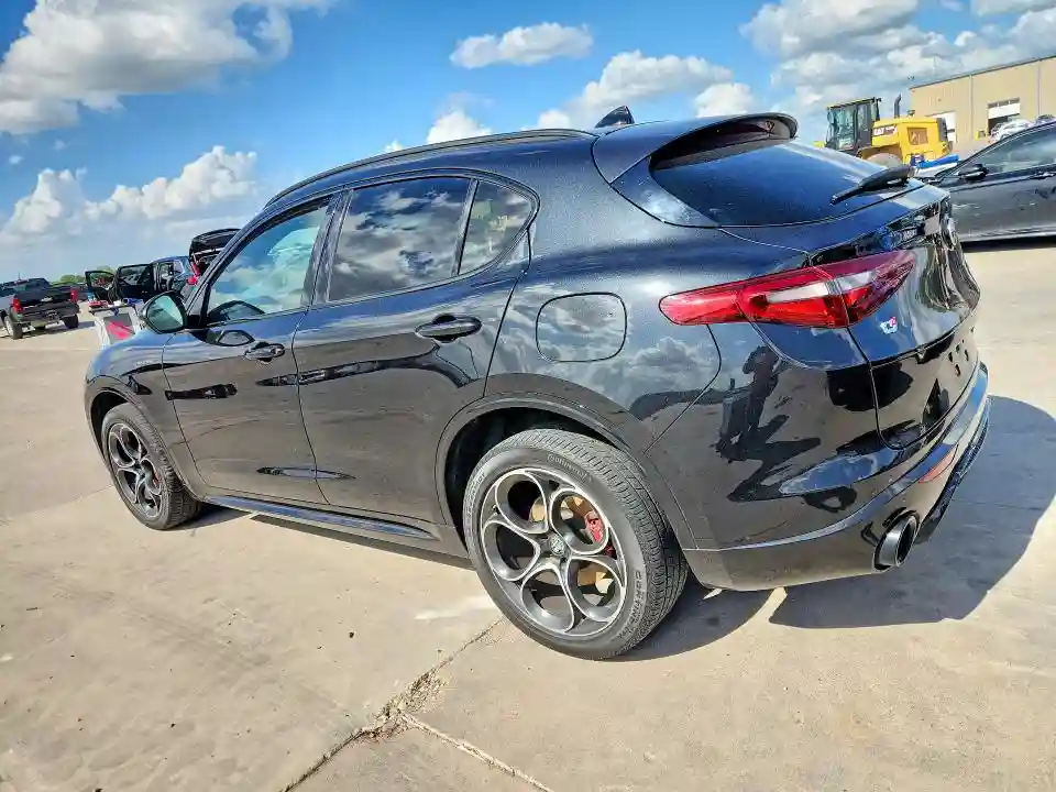 ZASPAKBN2N7D24704 2022 ALFA ROMEO STELVIO-1
