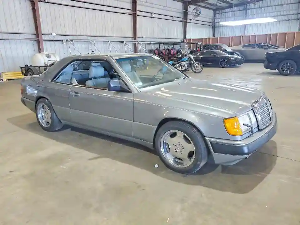 WDBEA50D8JA703536 1988 MERCEDES-BENZ 300-CLASS-3
