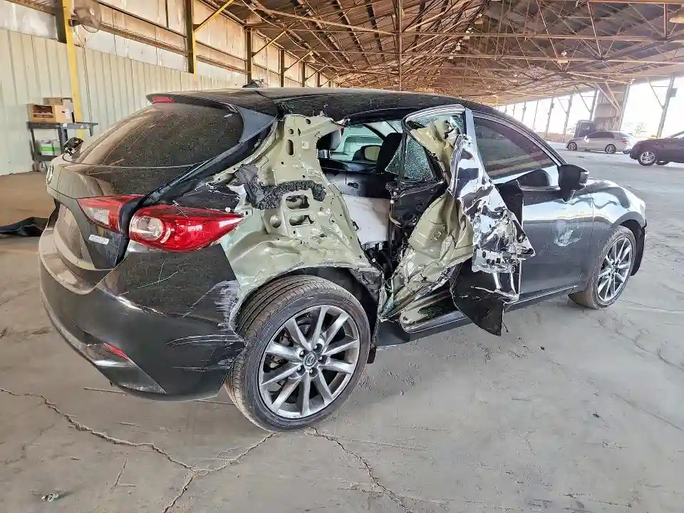 3MZBN1L34JM166944 2018 MAZDA 3-2