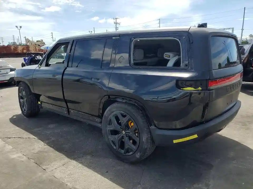 7PDSGABA1PN028086 2023 RIVIAN RIS-1