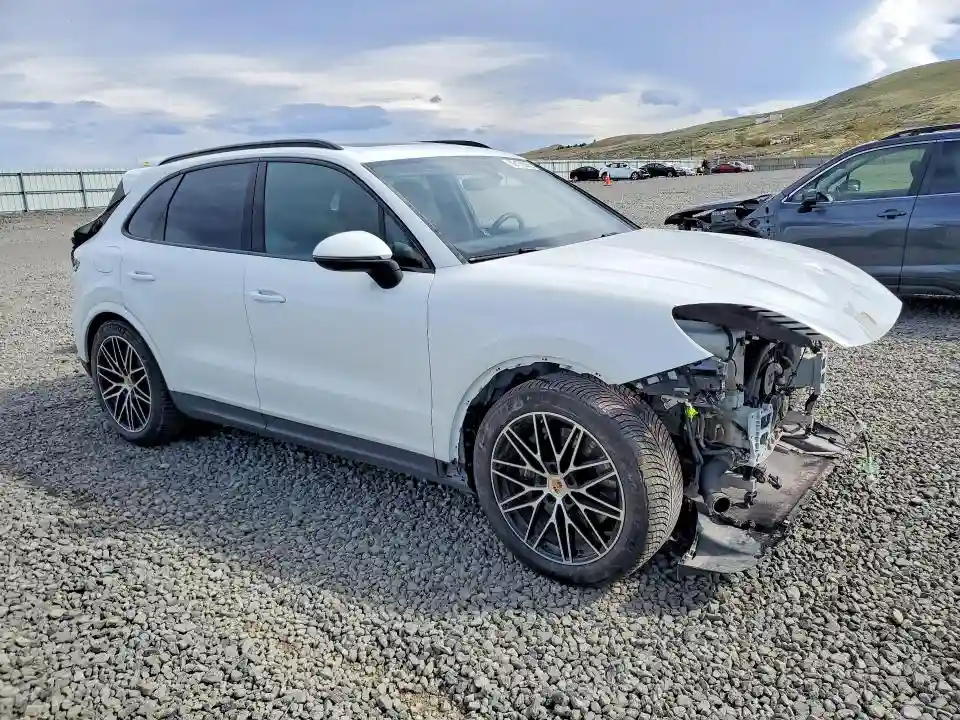 WP1AA2AY9RDA06613 2024 PORSCHE CAYENNE-3
