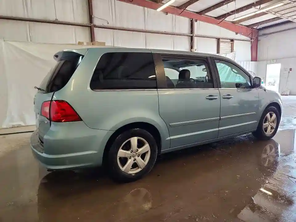 2V4RW3D1XAR262728 2010 VOLKSWAGEN ROUTAN-2