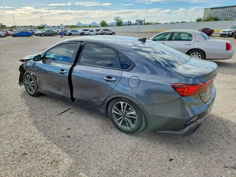 3KPF24AD3PE679678 2023 KIA FORTE LXS-1