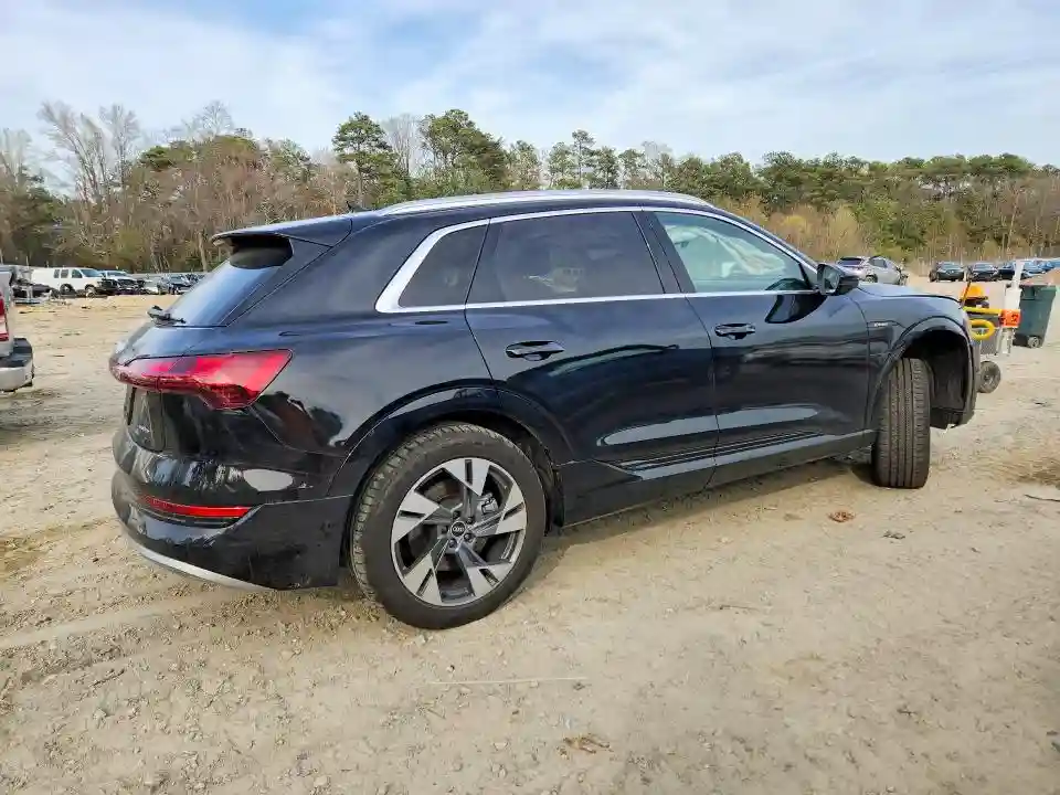 WA1AAAGE9MB011267 2021 AUDI E-TRON-2