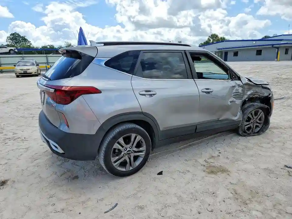 KNDEU2AA0M7148093 2021 KIA SELTOS-2