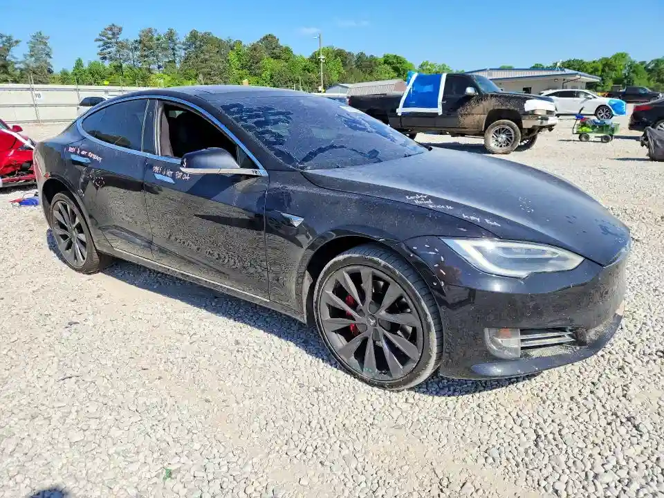 5YJSA1E46JF268643 2018 TESLA MODEL S-3