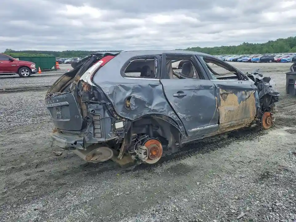 YV440MDR6H2081570 2017 VOLVO XC60-2