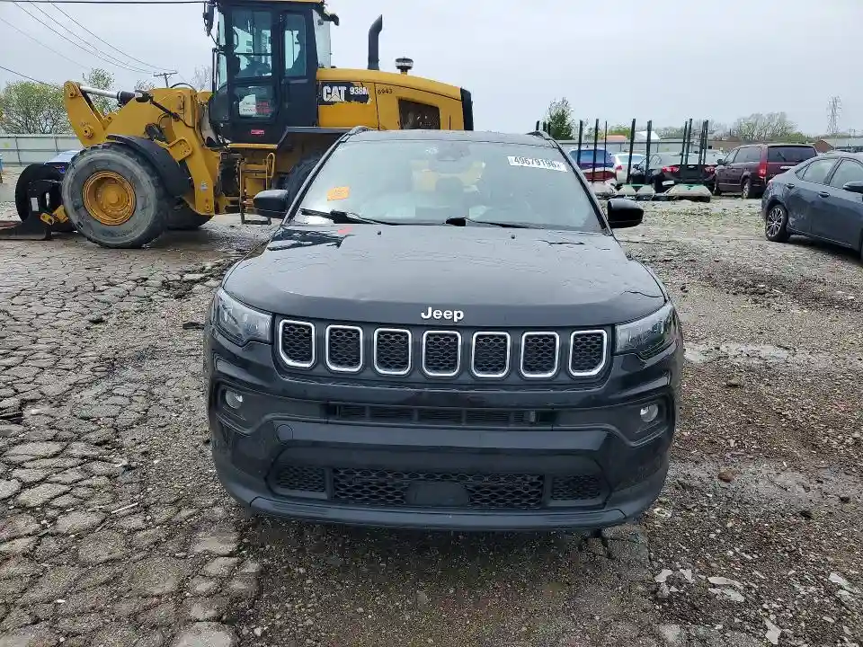 3C4NJDFN8PT520571 2023 JEEP COMPASS-4
