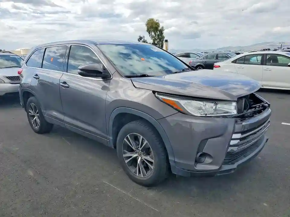 5TDZARFHXJS036430 2018 TOYOTA HIGHLANDER-3