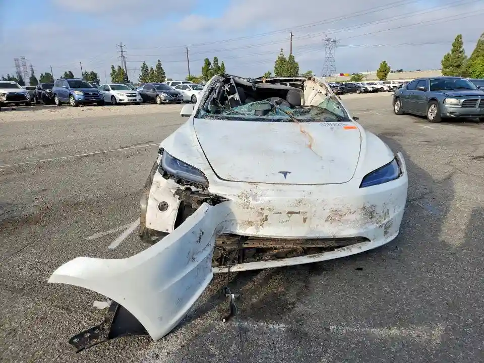 5YJ3E1EA4SF011593 2025 TESLA MODEL 3-4