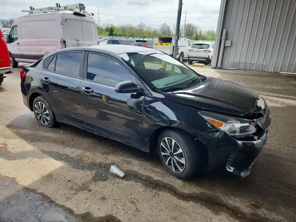 3KPA24AB1JE073988 2018 KIA RIO-3