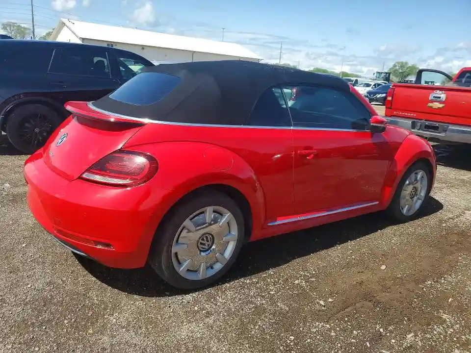 3VW5DAAT5JM505598 2018 VOLKSWAGEN BEETLE-2