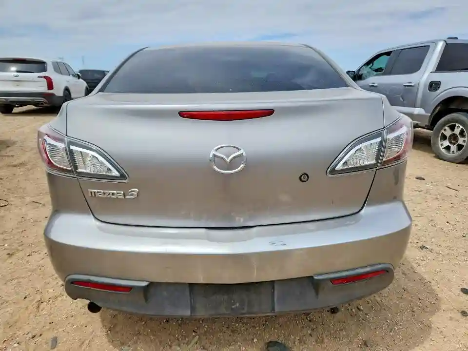 JM1BL1UGXB1384024 2011 MAZDA 3-5