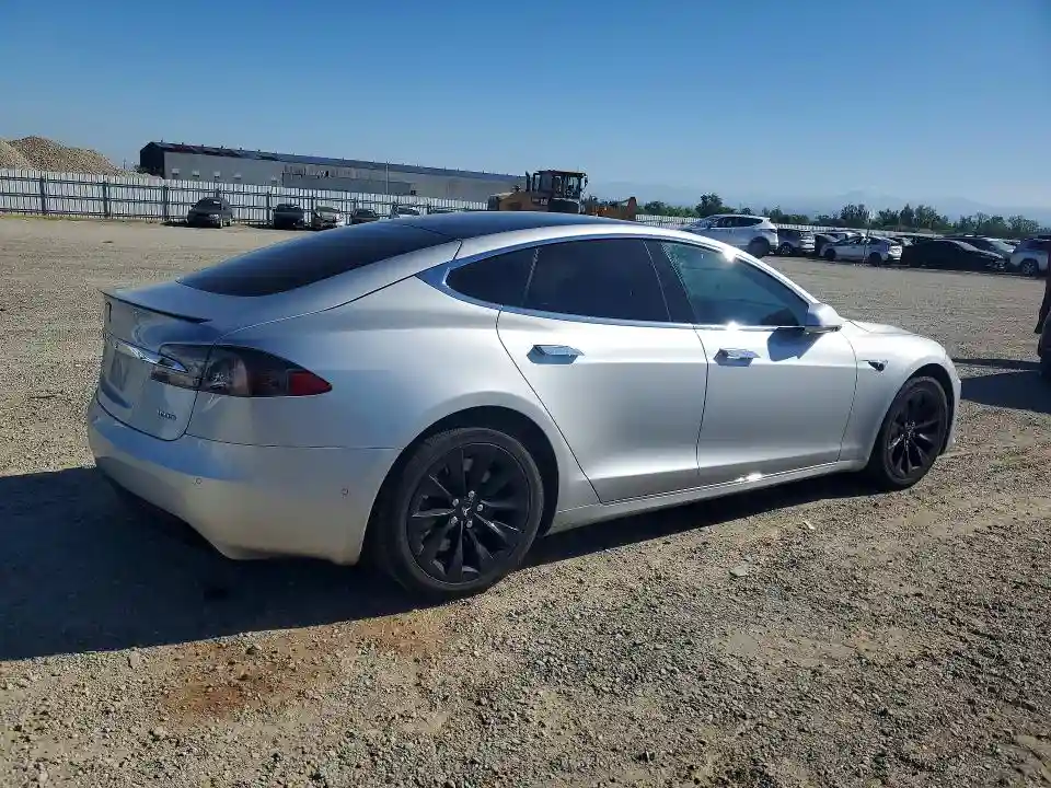 5YJSA1E2XJF245106 2018 TESLA MODEL S-2