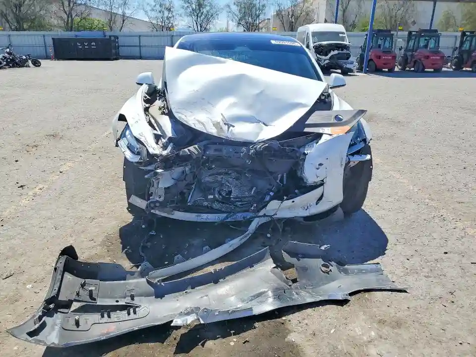 5YJ3E1EA0JF007605 2018 TESLA MODEL 3-4