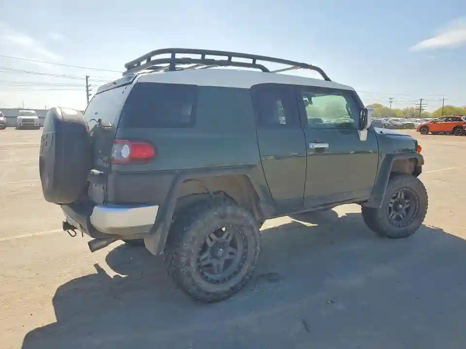 JTEBU4BF0EK203869 2014 TOYOTA FJ CRUISER-2