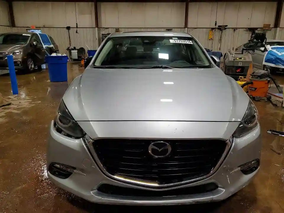 3MZBN1W38JM188523 2018 MAZDA 3-4