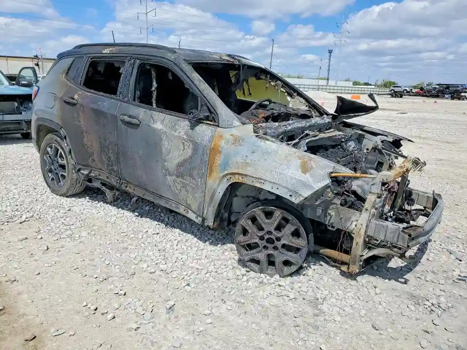3C4NJDDB8KT671038 2019 JEEP COMPASS-3