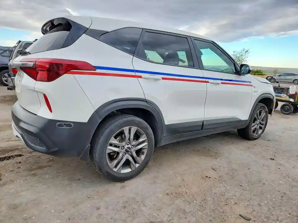 KNDEPCAA5N7322495 2022 KIA SELTOS-2