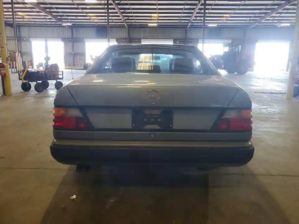 WDBEA50D8JA703536 1988 MERCEDES-BENZ 300-CLASS-5