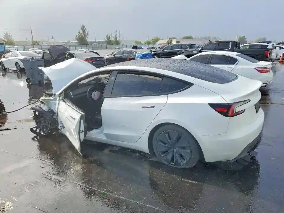 5YJ3E1EA5SF027799 2025 TESLA MODEL 3-1