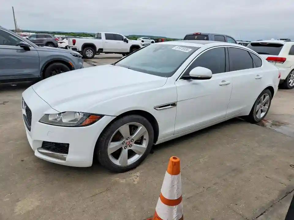 SAJBR4FX5JCY70175 2018 JAGUAR XF-0