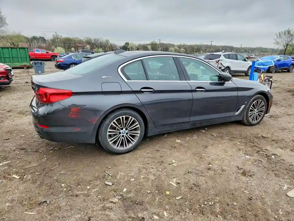 WBAJB1C58JB084065 2018 BMW 5 SERIES-2