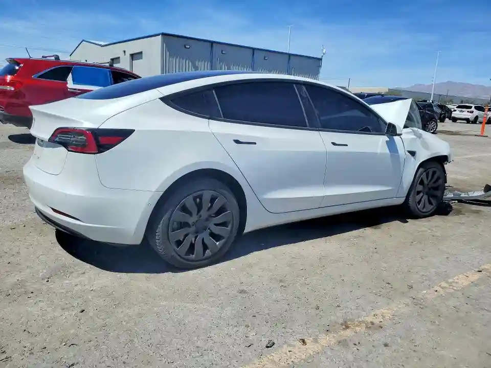 5YJ3E1EA0JF007605 2018 TESLA MODEL 3-2