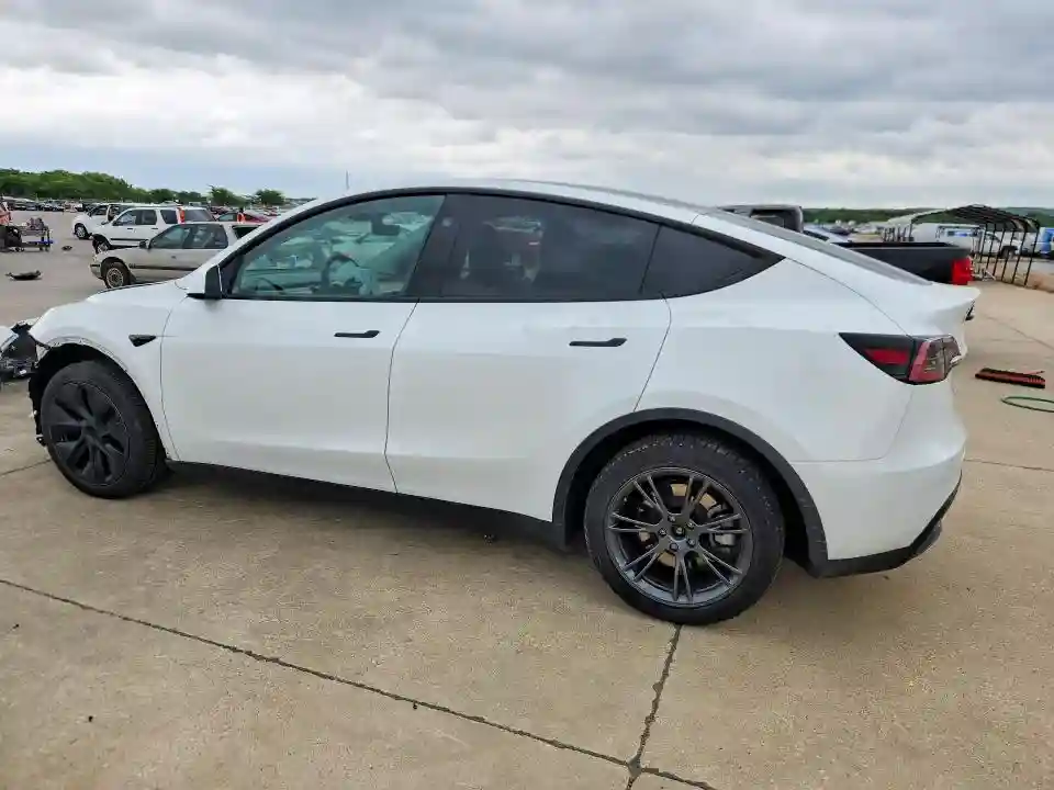 7SAYGDEE3RA333415 2024 TESLA MODEL Y-1