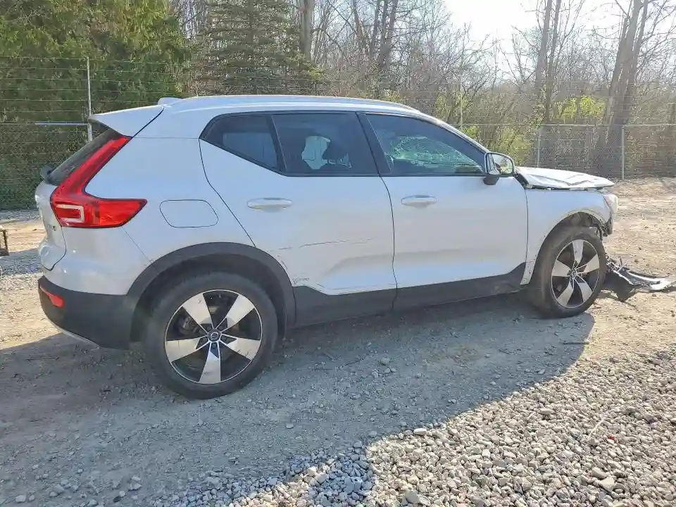 YV4162UK3L2288970 2020 VOLVO XC40-2